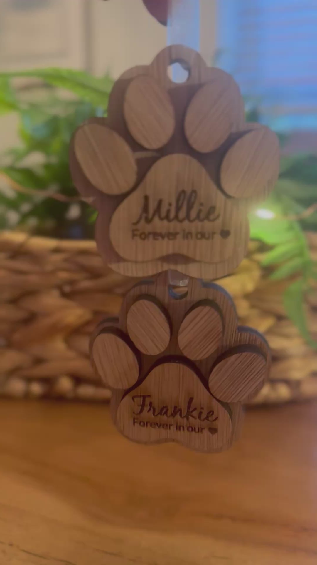Hanging pet memorial pawprint